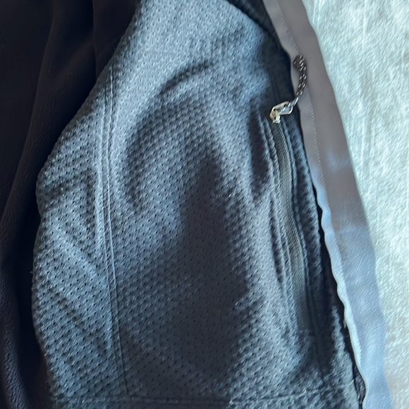 Women’s Mountain Hardwear Jacket - Picture 10 of 10